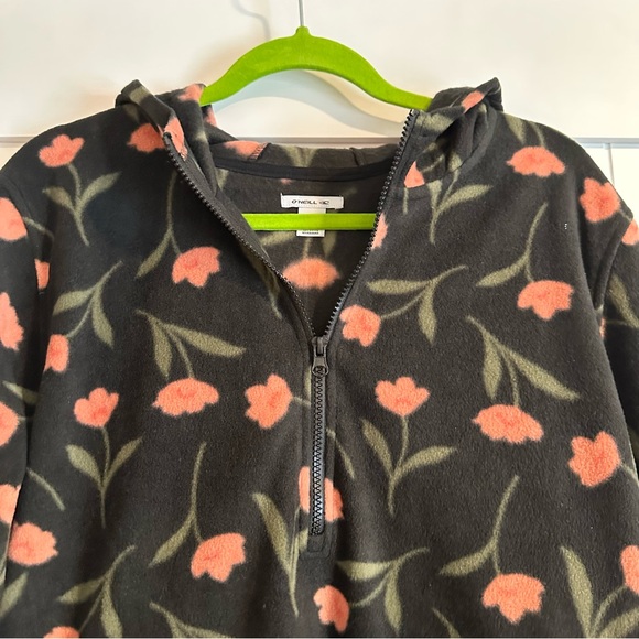 NWOT O’Neill Quarter Zip - Picture 2 of 5